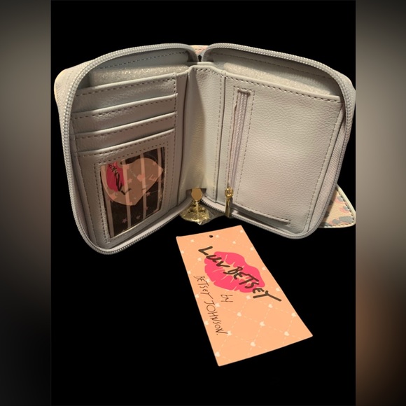 Betsy Johnson LB SASSY Wallet - Picture 2 of 3